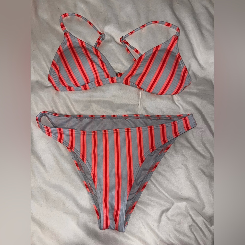 ADORABLE billabong bikini neon stripe pattern! Lighter color in person